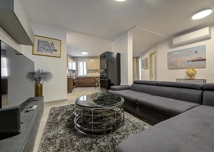 Cosy 3Br Home With Backyard In Central Of Gzira By 360 Estates