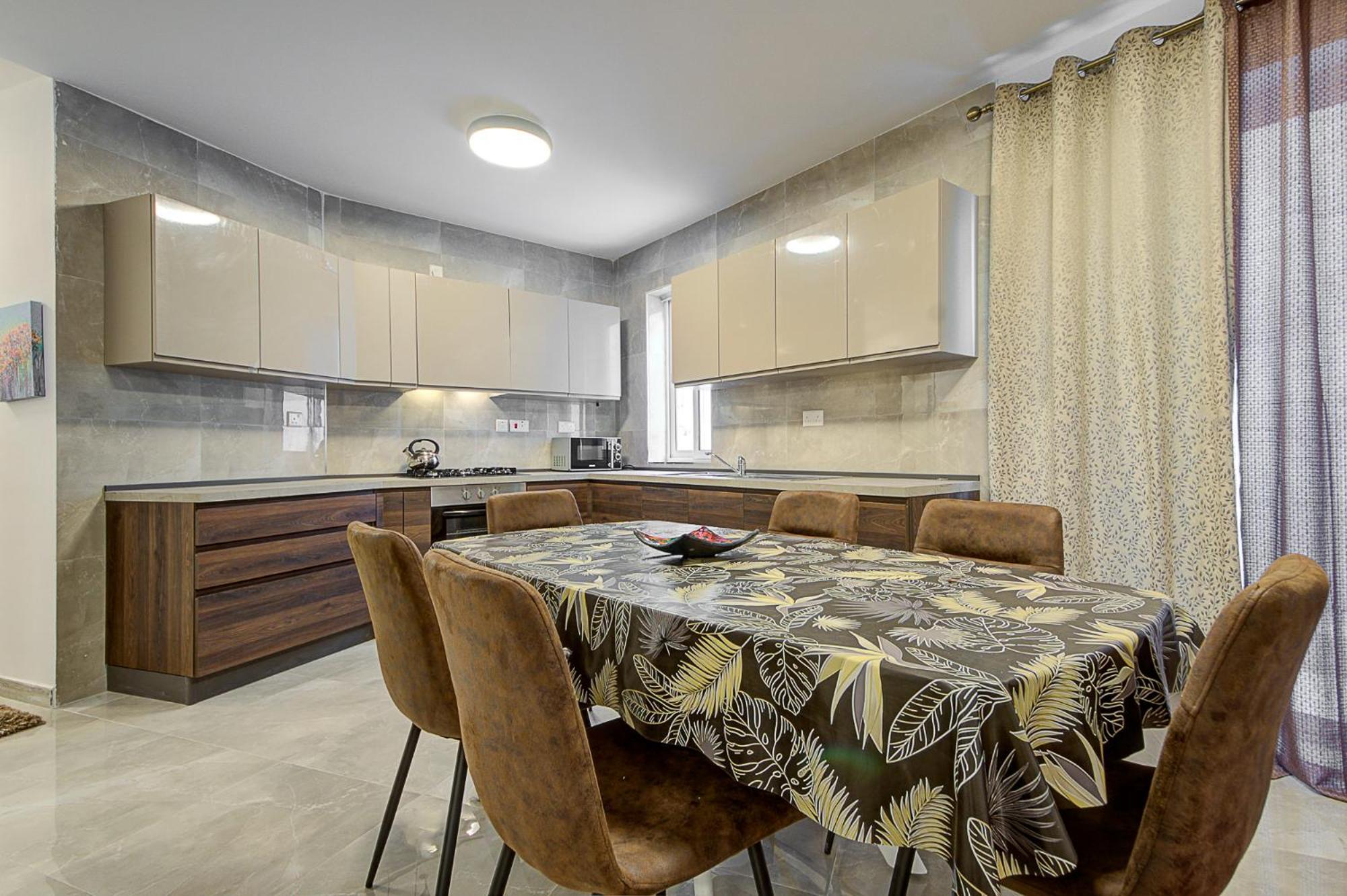 Cosy 3br With Backyard In Of By 360 Estates