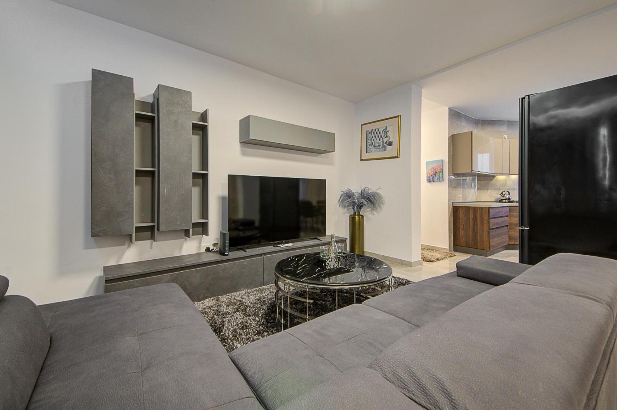 Cosy 3br With Backyard In Of By 360 Estates