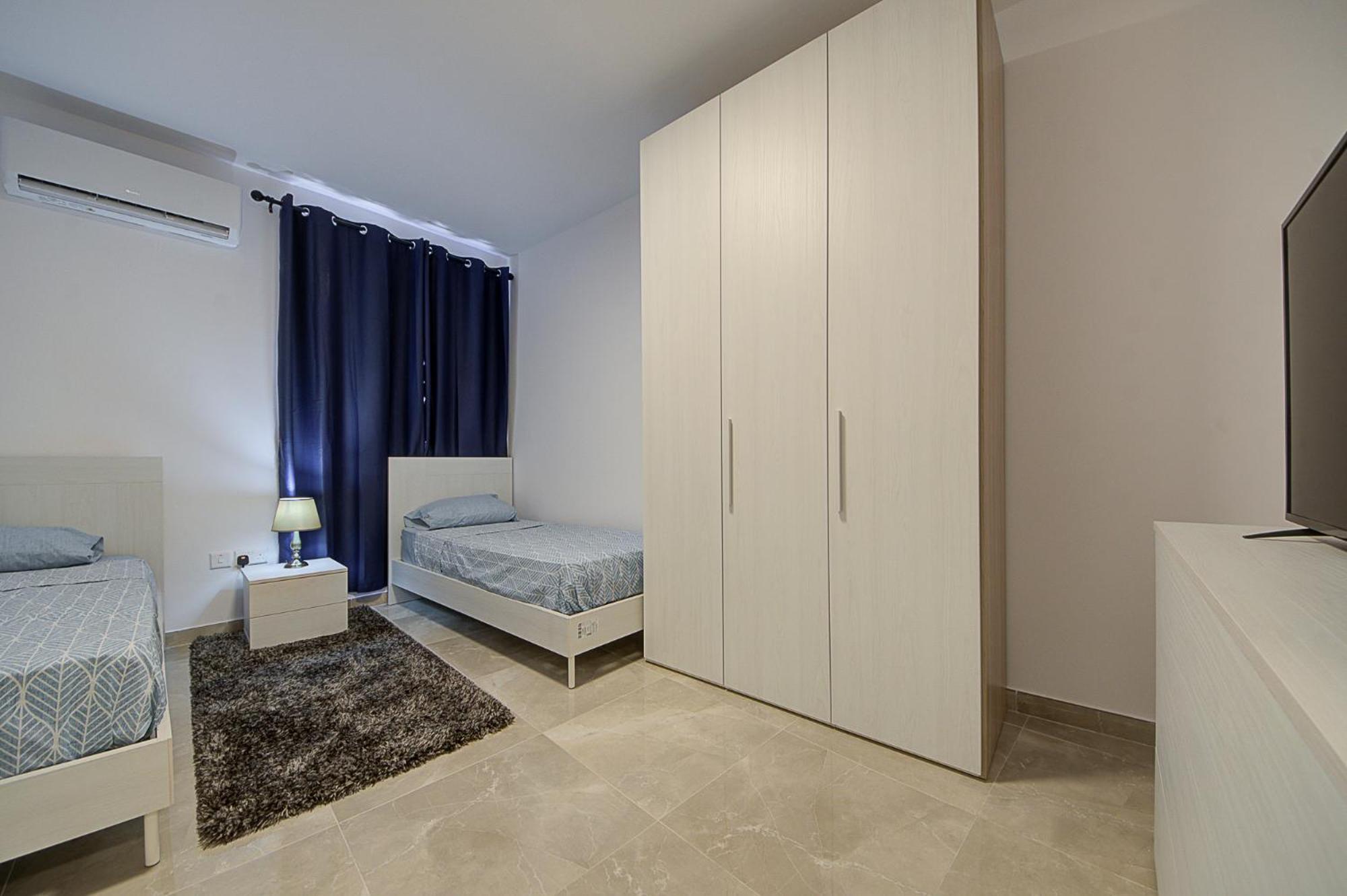 Apartment Cosy 3br With Backyard In Of By 360 Estates *