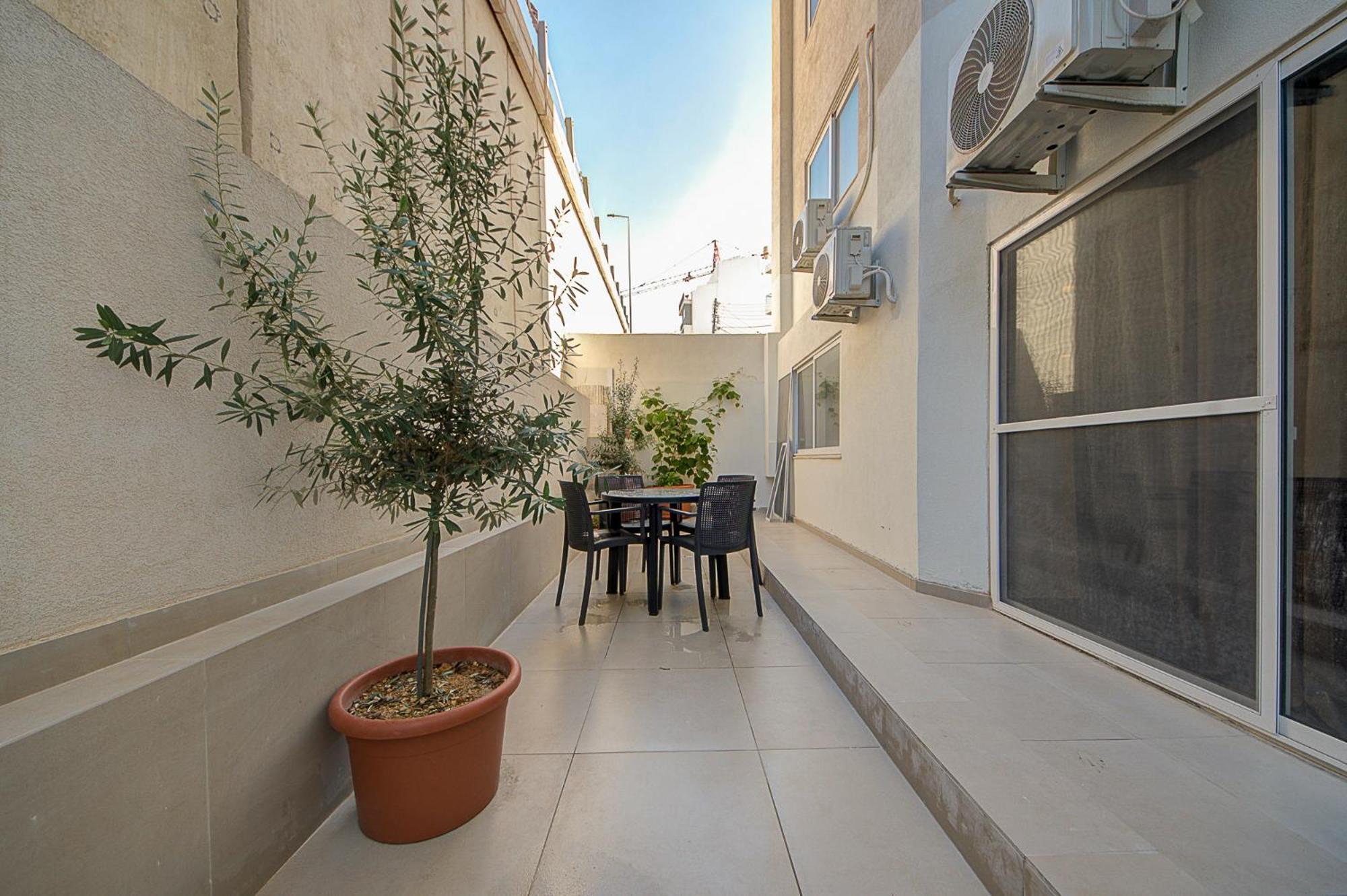 Cosy 3br With Backyard In Of By 360 Estates